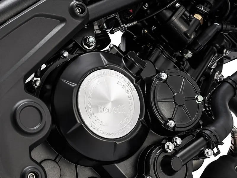 新しい水冷125cc単気筒エンジンは最大出力9.4kw/9500rpm、最大トルクは10.0Nm/8500rpmを発揮。