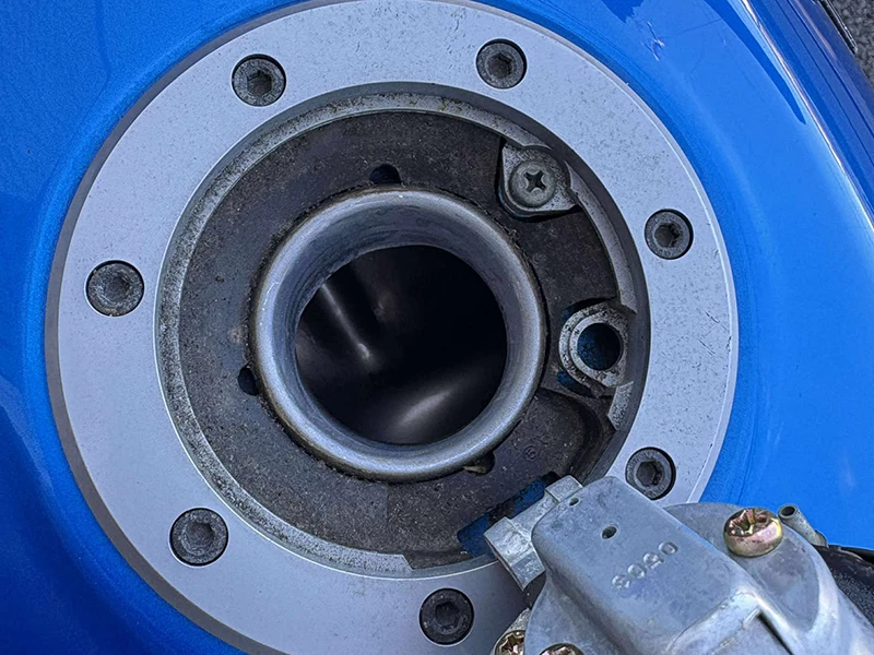 ガソリンタンク内は綺麗です。レギュラーガソリンでOK。