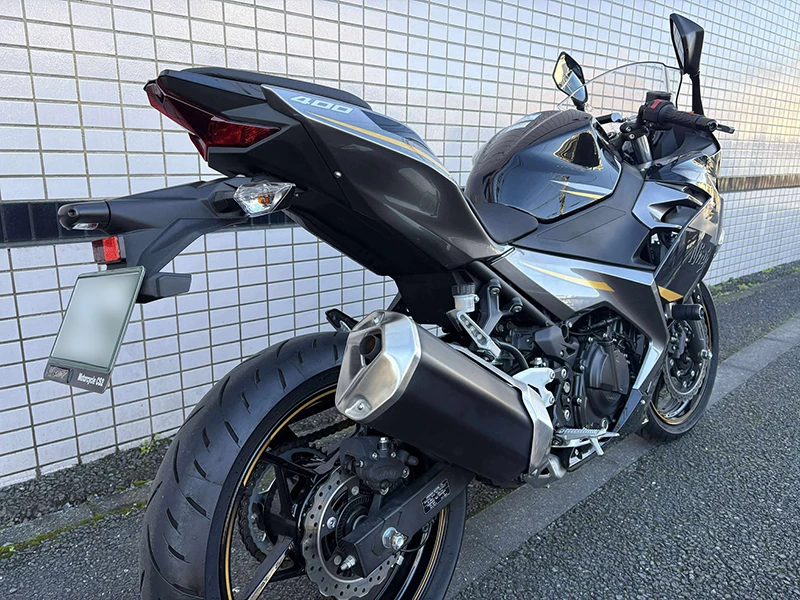 3ヶ月3000kmまでの販売店保証付きです。中古車延長保証(有償)もあります。