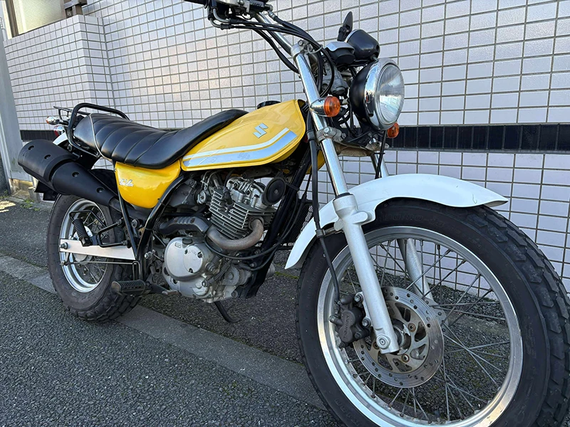 ストリートカスタムに最適な、前後極太タイヤ。