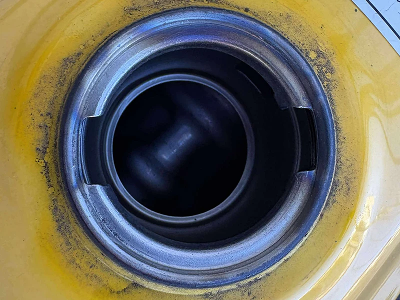 ガソリンタンク内も綺麗です。レギュラーガソリンでOK。