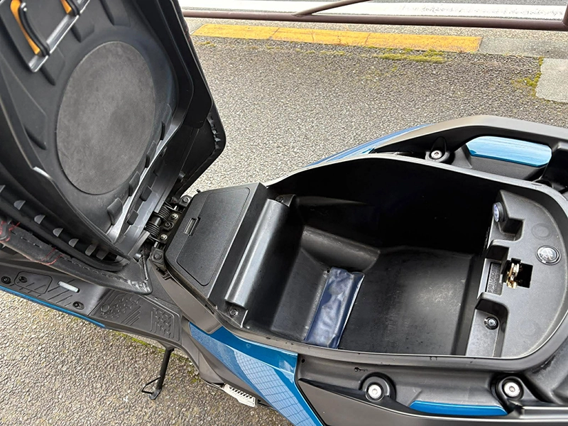 容量25Lのラゲッジスペースには光センサー連動のLED照明も装備。