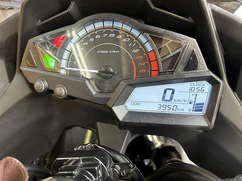 走行距離3950kmと少な目です。